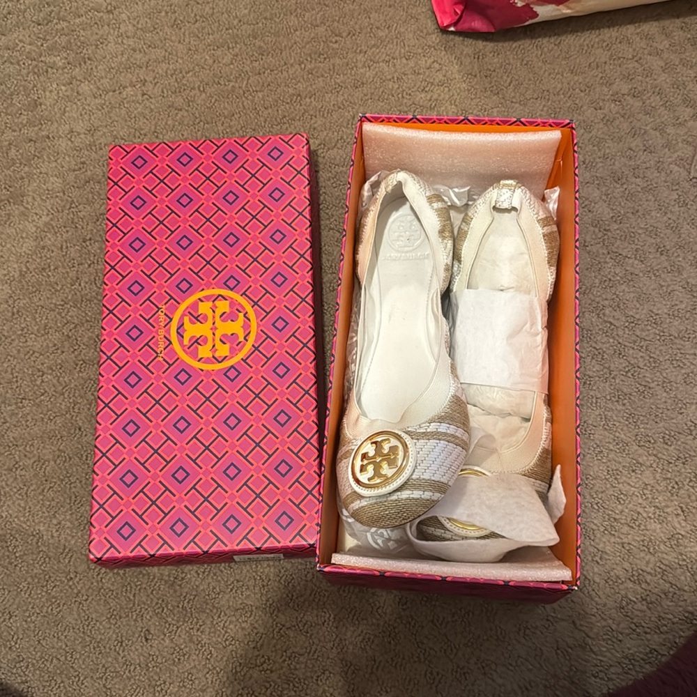 New Tory Burch Flats - never worn 9.5 with box